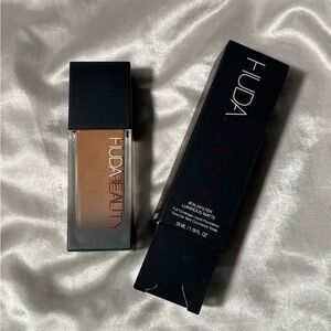 HUDA beauty faux filter matte foundation